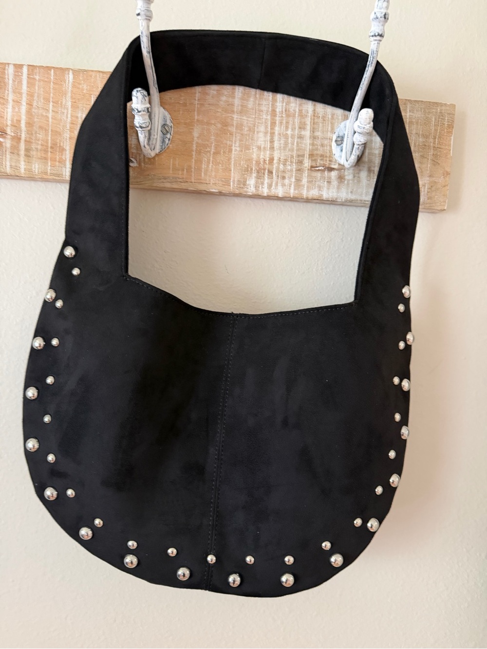 🖤✨ **NWOT HOLLISTER BOHO STUDDED PURSE – BLACK & SILVER** ✨🖤